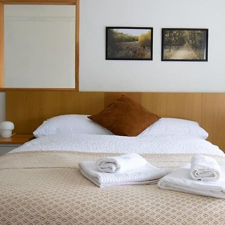 One-Bedroom Flat In Cheam Village מראה חיצוני תמונה