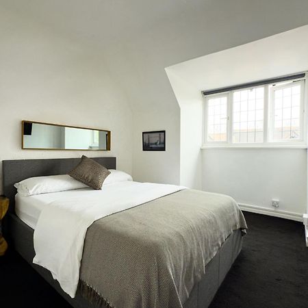 One-Bedroom Flat In Cheam Village מראה חיצוני תמונה