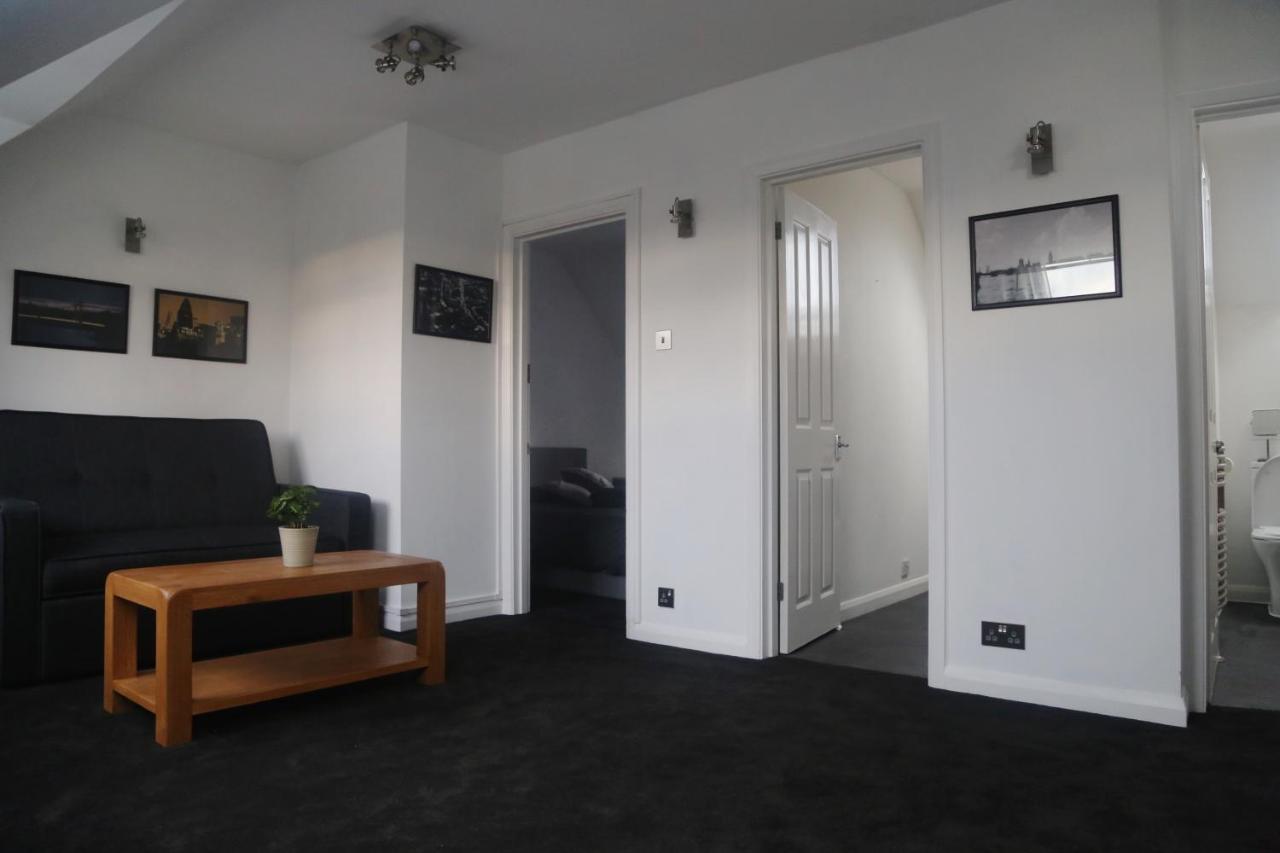 One-Bedroom Flat In Cheam Village מראה חיצוני תמונה
