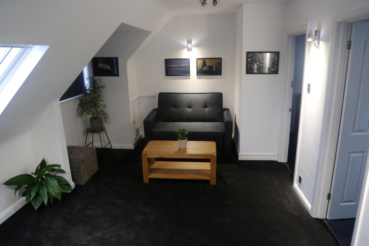 One-Bedroom Flat In Cheam Village מראה חיצוני תמונה
