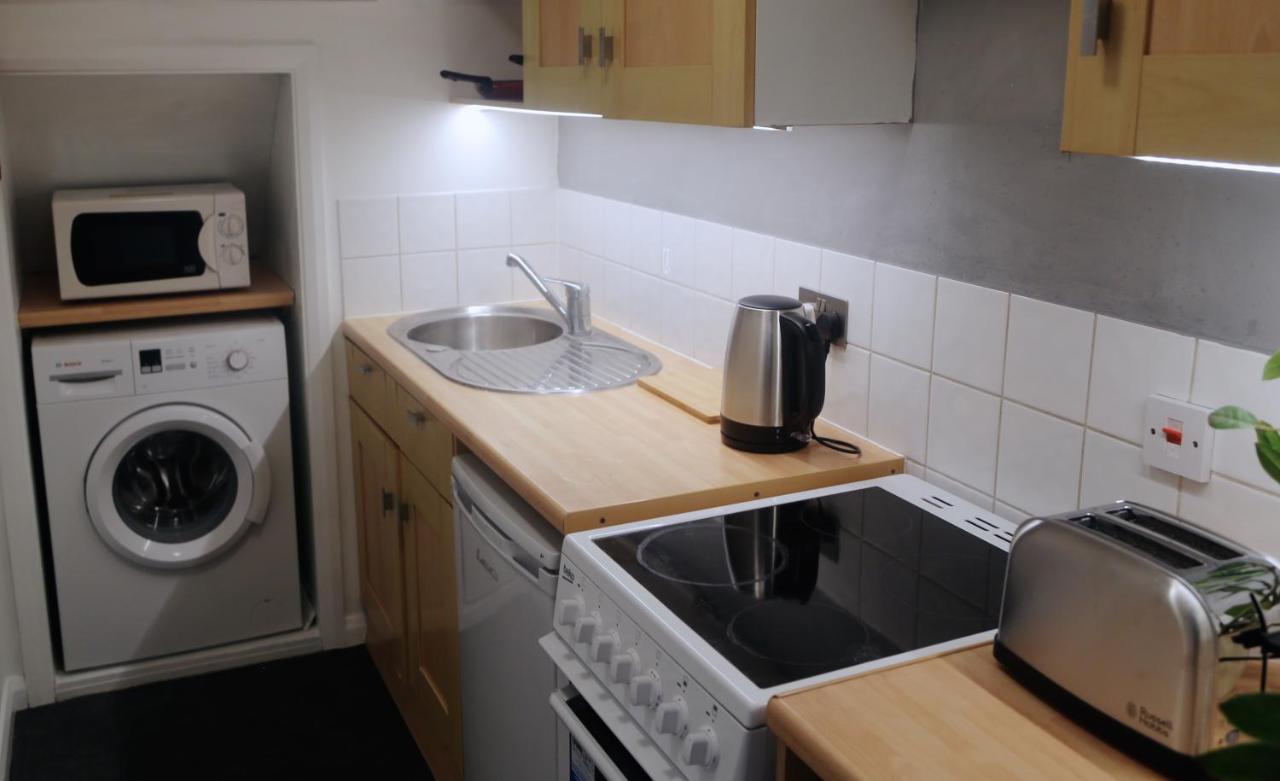 One-Bedroom Flat In Cheam Village מראה חיצוני תמונה