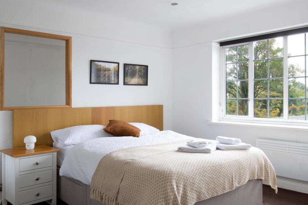 One-Bedroom Flat In Cheam Village מראה חיצוני תמונה